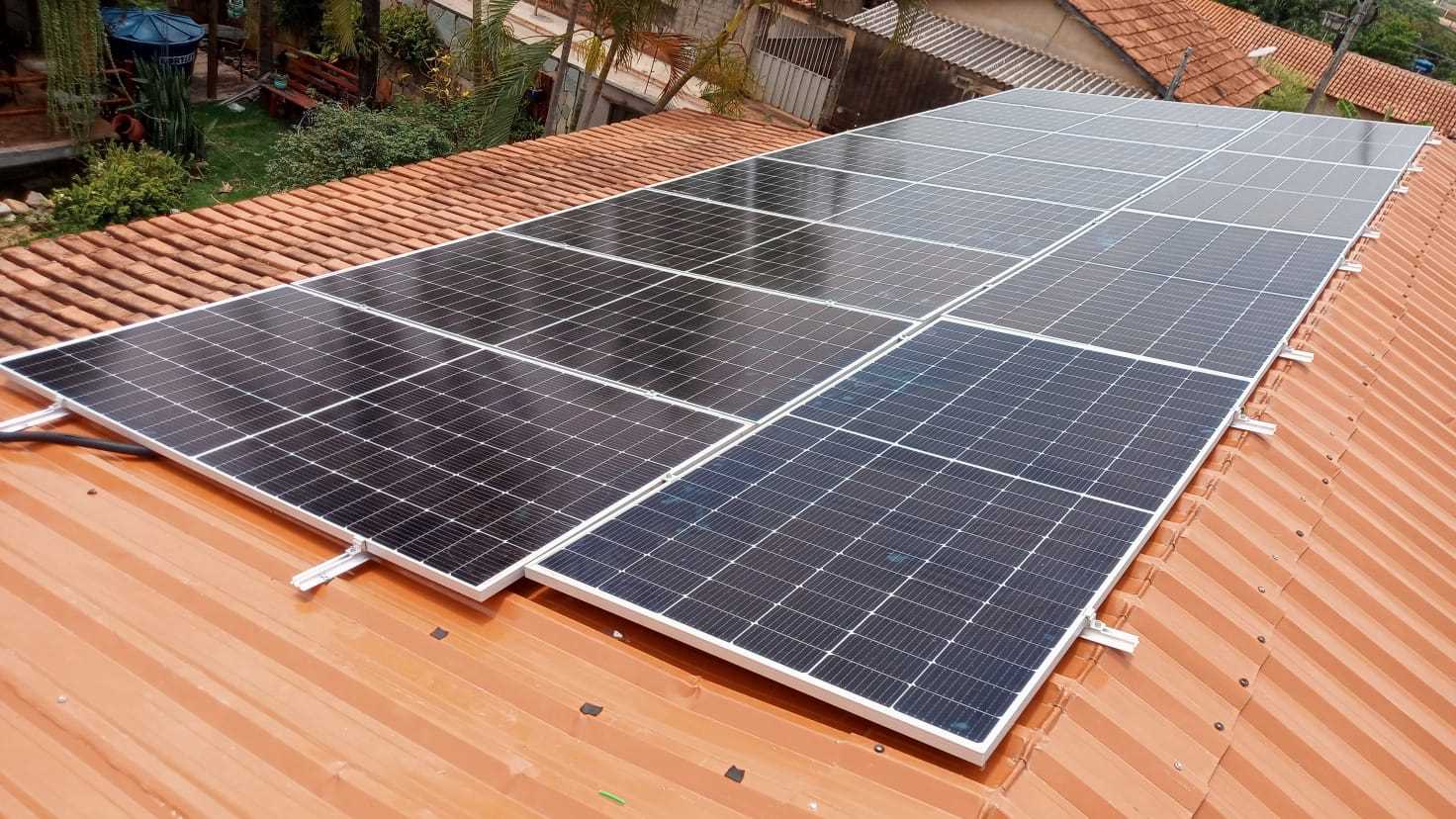 Instalação Solar Comercial com Telhado Sanduíche